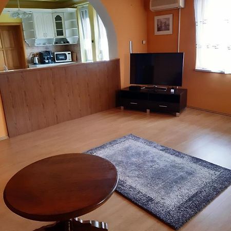 Gabor Pal 1 Apartman 1 Szoba Dunafoldvar Экстерьер фото
